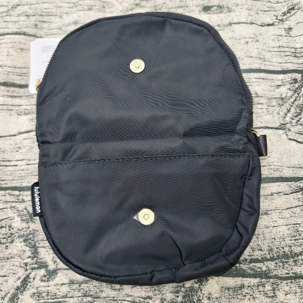 Lululemon - All Night Festival Bag - Micro 2L - Black/Gold - Picture 5 of 6